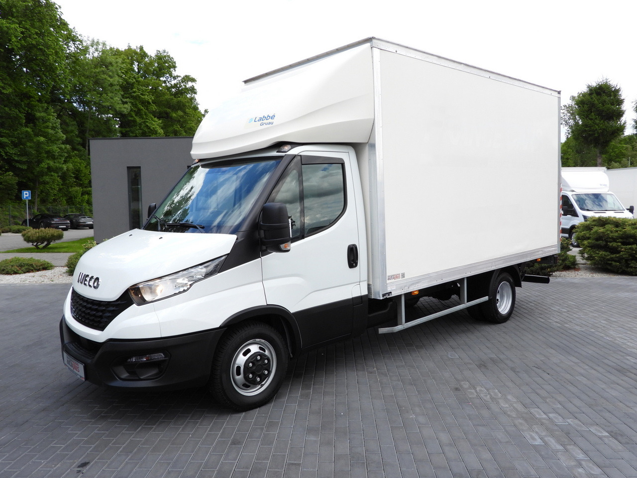 Furgoneta caja cerrada IVECO DAILY 35C16 BOX LIFT 8 PALLETS CRUISE CONTROL TWIN WHEELS AIR CONDITIONING  160HP: foto 18
