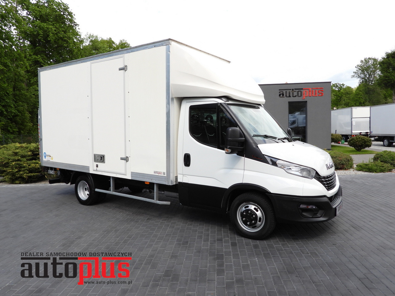 IVECO DAILY 35C16 BOX LIFT 8 PALLETS CRUISE CONTROL TWIN WHEELS AIR CONDITIONING 160HP - Furgoneta caja cerrada: foto 1 IVECO DAILY 35C16 BOX LIFT 8 PALLETS CRUISE CONTROL TWIN WHEELS AIR CONDITIONING 160HP - Furgoneta caja cerrada: foto 1