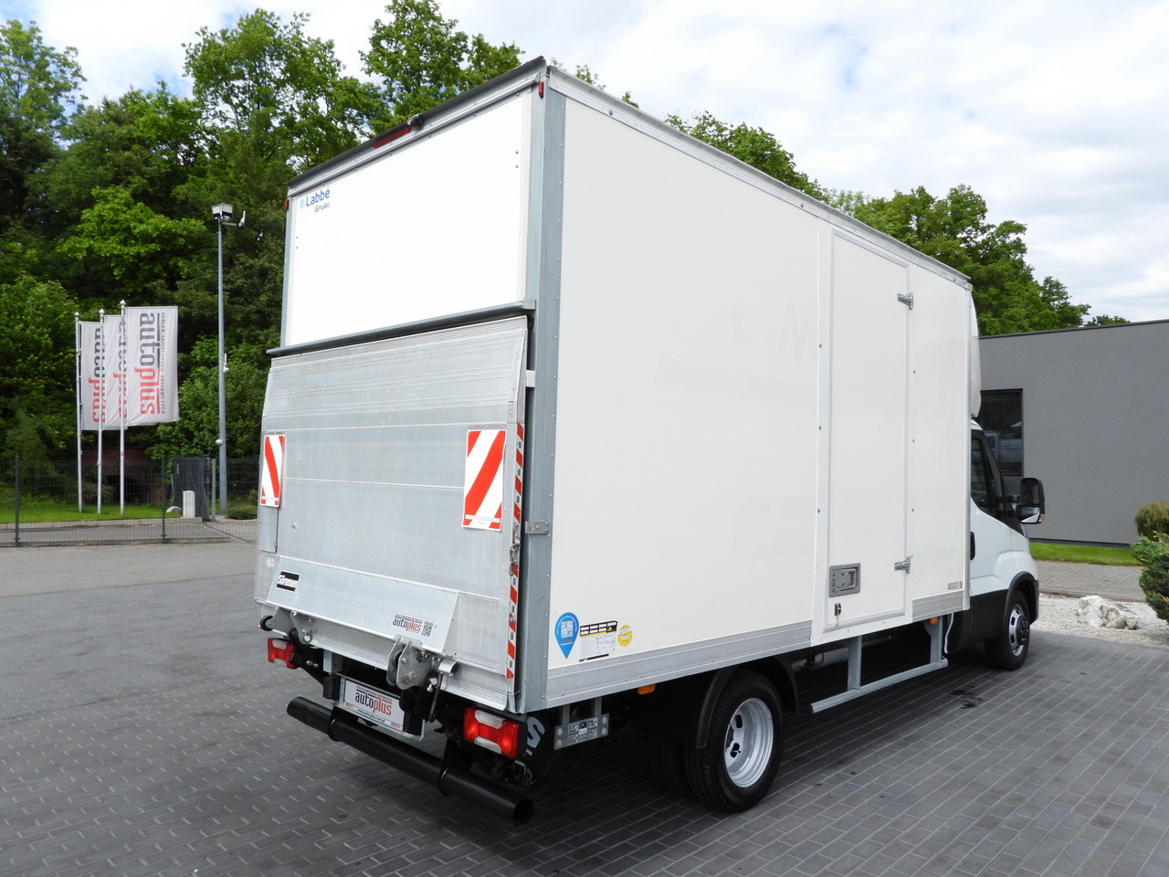 Furgoneta caja cerrada IVECO DAILY 35C16 BOX LIFT 8 PALLETS CRUISE CONTROL TWIN WHEELS AIR CONDITIONING  160HP: foto 14