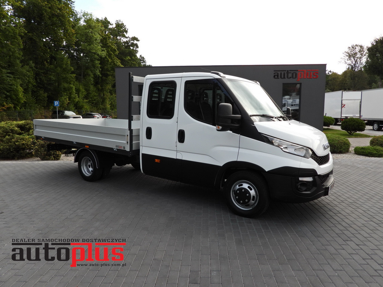 IVECO DAILY 35C17 STAKE BODY DOUBLE CABIN DOKA 7 SEATS CRUISE CONTROL TWIN WHEELS AIR CONDITIONING 170HP - Furgoneta caja abierta: foto 1 IVECO DAILY 35C17 STAKE BODY DOUBLE CABIN DOKA 7 SEATS CRUISE CONTROL TWIN WHEELS AIR CONDITIONING 170HP - Furgoneta caja abierta: foto 1