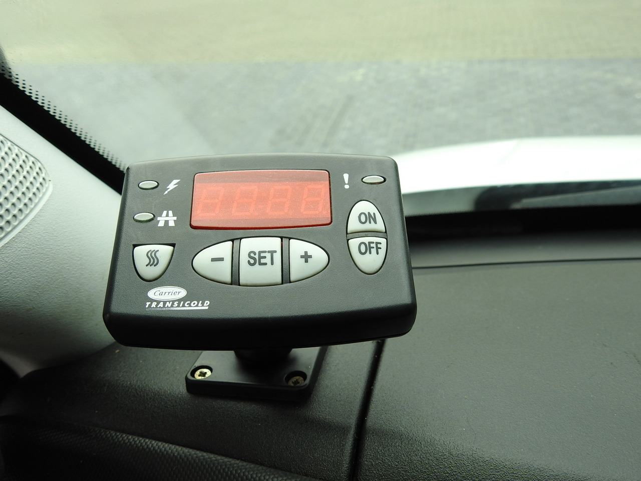 Furgoneta frigorifica IVECO DAILY 35S15 REGRIGERATOR BOX -12*C 8 PALLETS CRUISE CONTROL TWIN WHEELS AIR CONDITIONING  150HP: foto 42