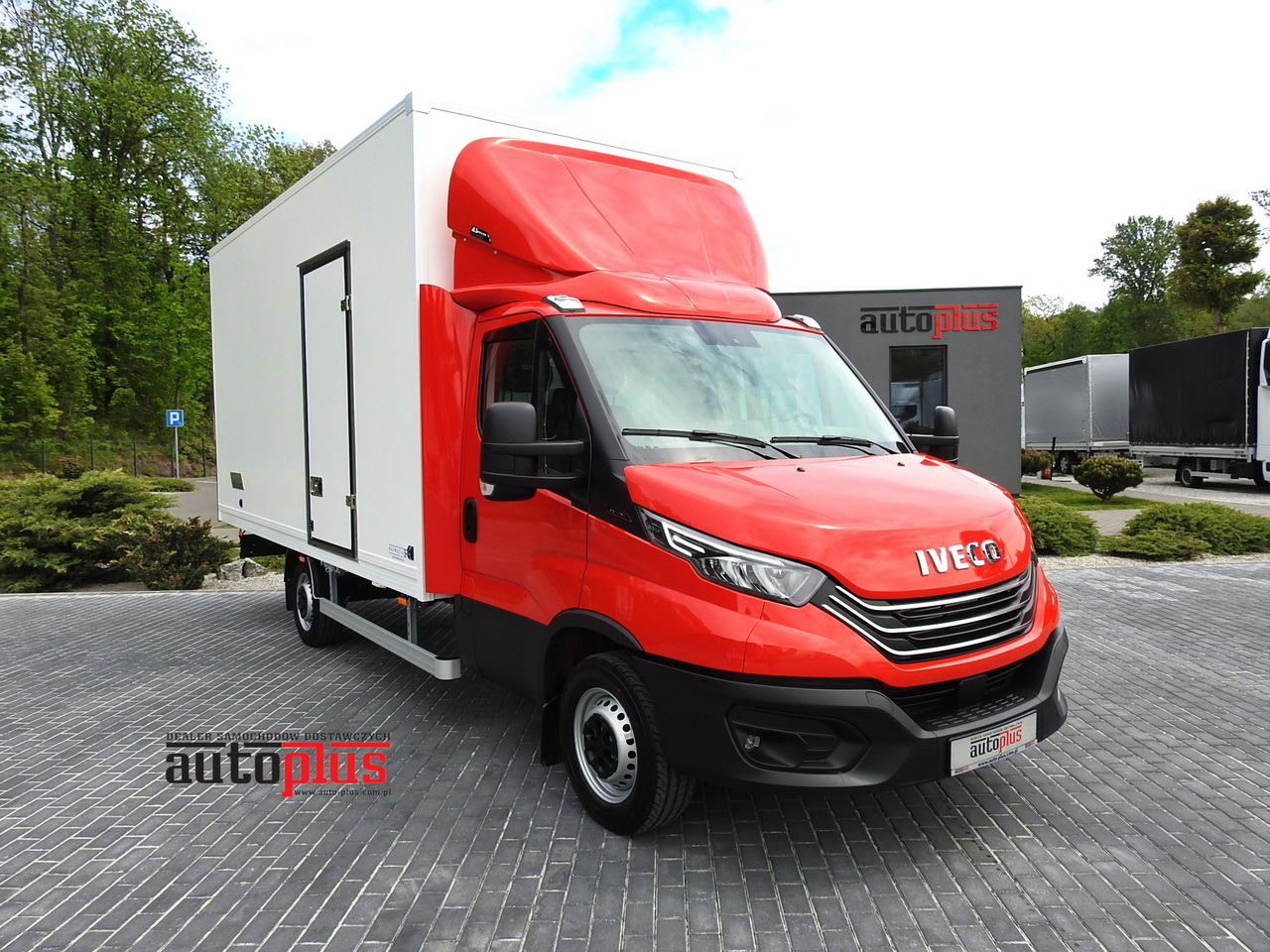 IVECO DAILY 35S18 NEW BOX 10 PALLETS CRUISE CONTROL NAVIGATION AIR CONDITIONING LED LIGHTS GUARANTEE 180HP - Furgoneta caja cerrada: foto 1 IVECO DAILY 35S18 NEW BOX 10 PALLETS CRUISE CONTROL NAVIGATION AIR CONDITIONING LED LIGHTS GUARANTEE 180HP - Furgoneta caja cerrada: foto 1
