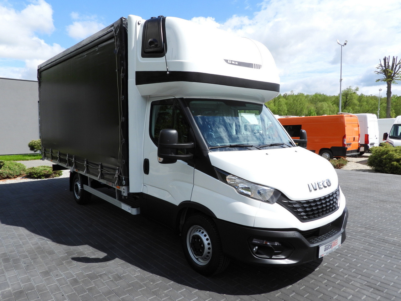 IVECO DAILY 35S18 TARPAULIN 10 PALLETS WEBASTO CRUISE CONTROL AIR CONDITIONING 180HP - Furgoneta con lona: foto 4 IVECO DAILY 35S18 TARPAULIN 10 PALLETS WEBASTO CRUISE CONTROL AIR CONDITIONING 180HP - Furgoneta con lona: foto 4