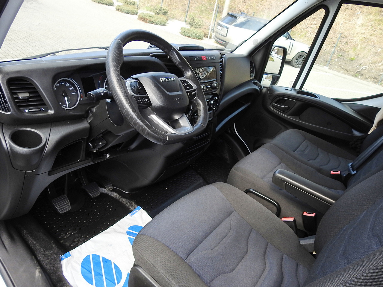 IVECO DAILY 35S18 TARPAULIN 10 PALLETS WEBASTO CRUISE CONTROL AIR CONDITIONING 180HP - Furgoneta con lona: foto 2 IVECO DAILY 35S18 TARPAULIN 10 PALLETS WEBASTO CRUISE CONTROL AIR CONDITIONING 180HP - Furgoneta con lona: foto 2