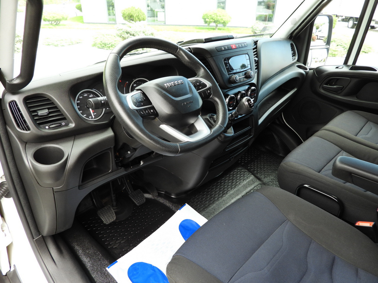 IVECO DAILY 35S18 TARPAULIN 10 PALLETS WEBASTO CRUISE CONTROL LED LIGHTS PNEUMATICS AIR CONDITIONING 180HP - Furgoneta con lona: foto 2 IVECO DAILY 35S18 TARPAULIN 10 PALLETS WEBASTO CRUISE CONTROL LED LIGHTS PNEUMATICS AIR CONDITIONING 180HP - Furgoneta con lona: foto 2