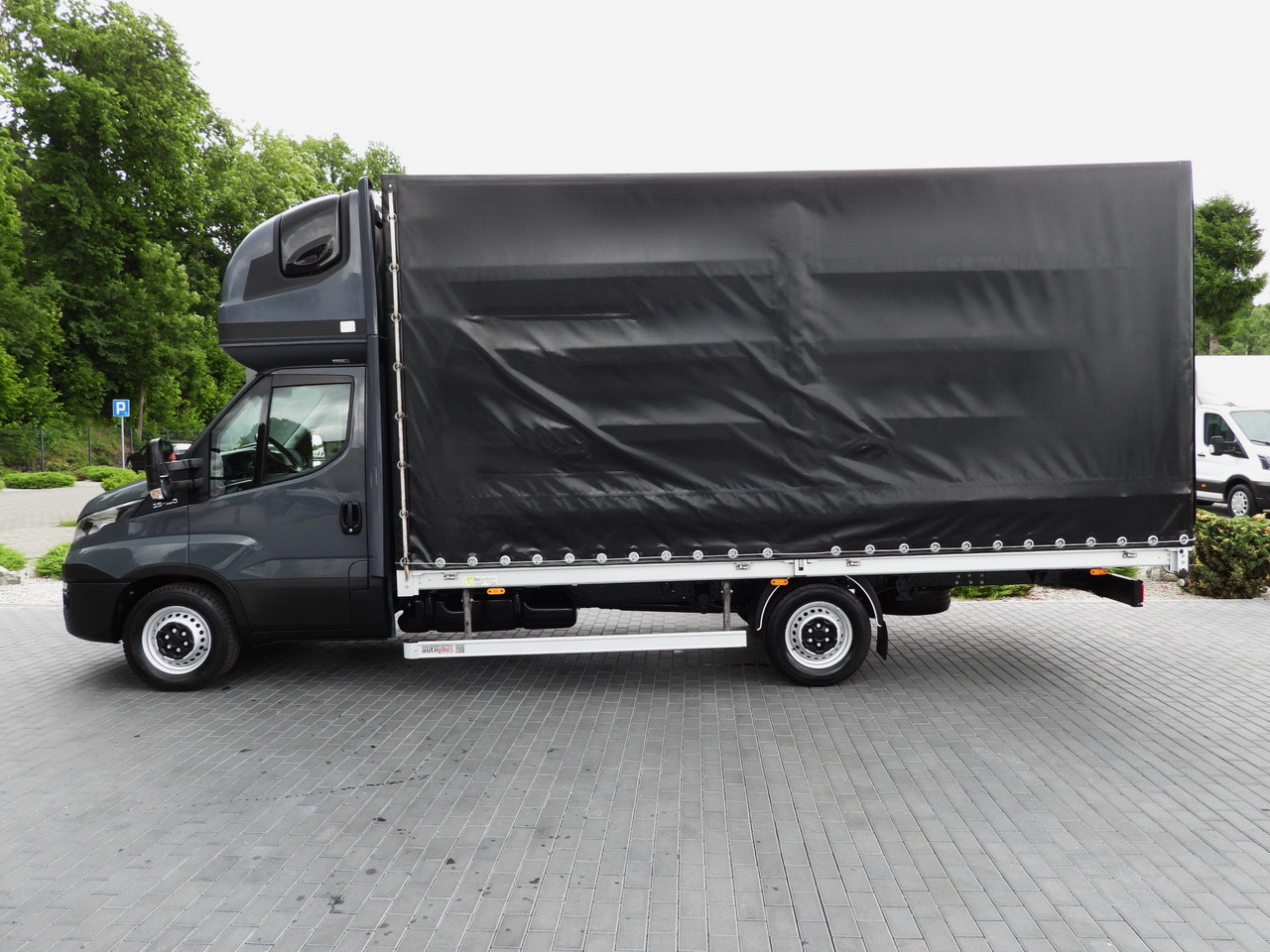 Furgoneta con lona IVECO DAILY 35S18 TARPAULIN 10 PALLETS WEBASTO CRUISE CONTROL PNEUMATICS AUTOMATIC TRANSMISSION HI-MATIC AIR CONDITIONING  180HP: foto 9