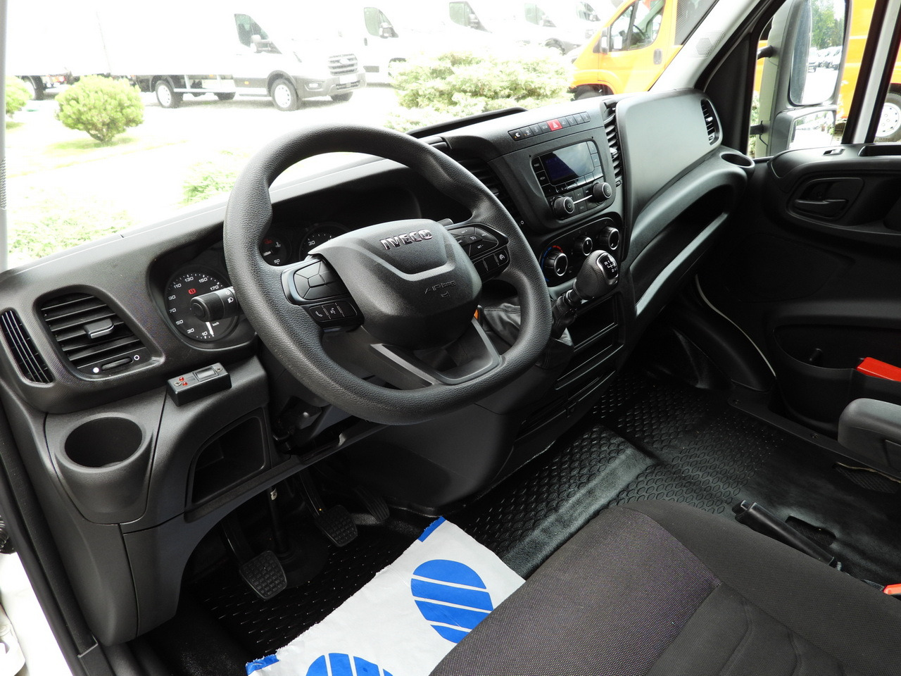 IVECO DAILY 35S18 TARPAULIN LIFT 10 PALLETS WEBASTO CRUISE CONTROL PNEUMATICS AIR CONDITIONING 180HP - Furgoneta con lona: foto 2 IVECO DAILY 35S18 TARPAULIN LIFT 10 PALLETS WEBASTO CRUISE CONTROL PNEUMATICS AIR CONDITIONING 180HP - Furgoneta con lona: foto 2