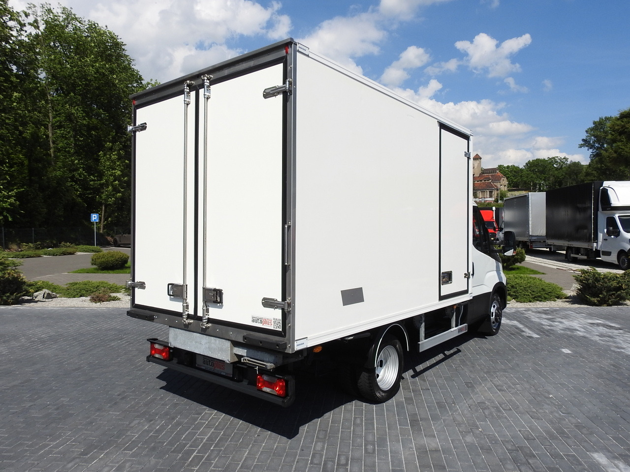 IVECO DAILY 50C15 REGRIGERATOR BOX -5*C POWER SUPPLY 230V AIR CONDITIONING TWIN WHEELS 150HP - Furgoneta frigorifica: foto 3 IVECO DAILY 50C15 REGRIGERATOR BOX -5*C POWER SUPPLY 230V AIR CONDITIONING TWIN WHEELS 150HP - Furgoneta frigorifica: foto 3