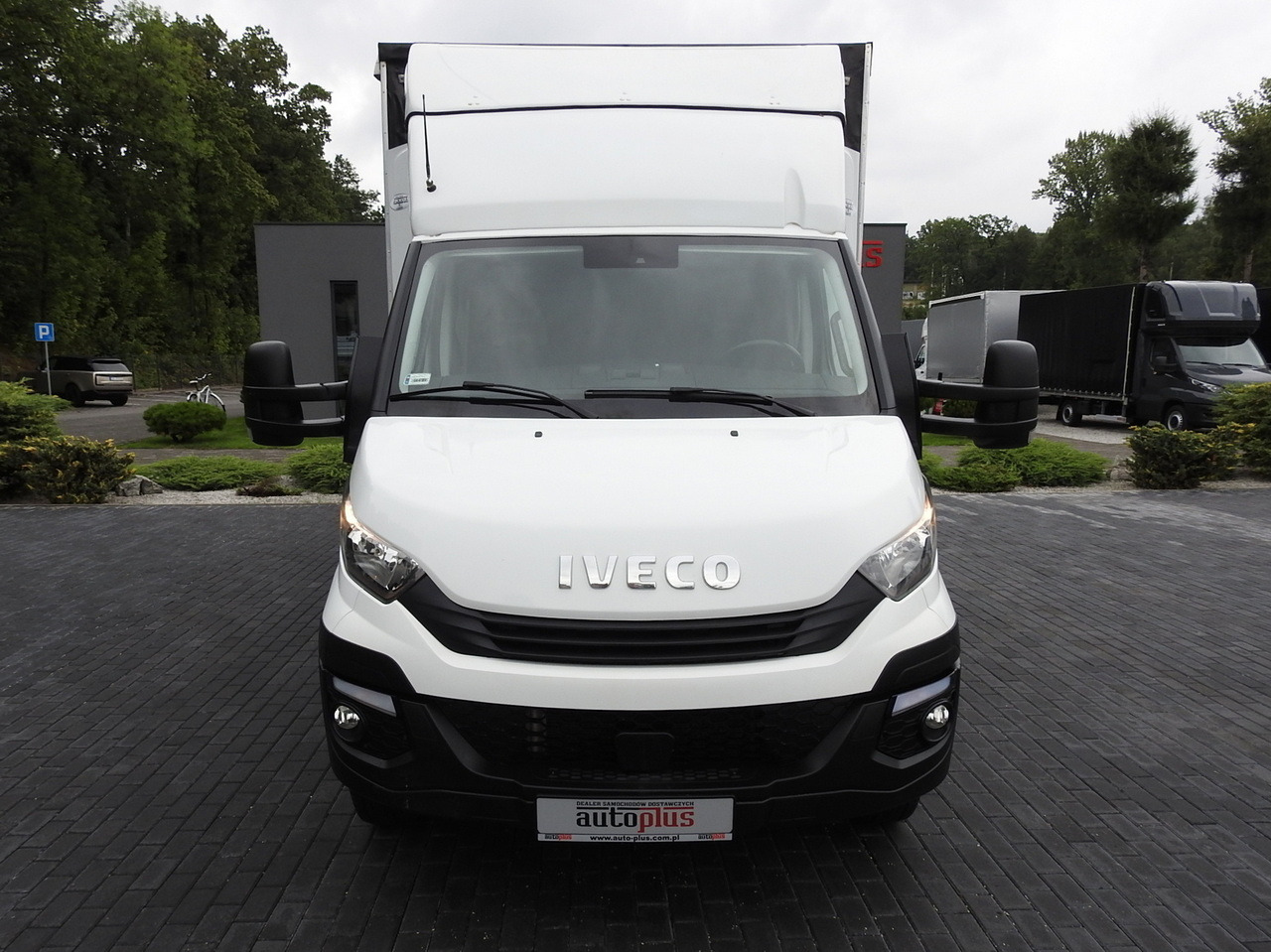 IVECO DAILY 70C18 TARPAULIN LIFT 12 PALLETS WEBASTO CRUISE CONTROL TWIN WHEELS AIR CONDITIONING 180HP - Furgoneta con lona: foto 5 IVECO DAILY 70C18 TARPAULIN LIFT 12 PALLETS WEBASTO CRUISE CONTROL TWIN WHEELS AIR CONDITIONING 180HP - Furgoneta con lona: foto 5