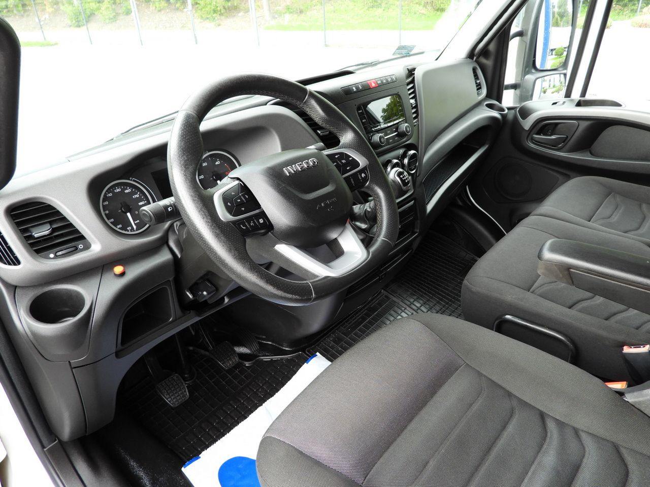 IVECO DAILY 72C18 TARPAULIN LIFT 14 PALLETS WEBASTO CRUISE CONTROL LED LIGHTS TWIN WHEELS AIR CONDITIONING 180HP - Camión lona: foto 2 IVECO DAILY 72C18 TARPAULIN LIFT 14 PALLETS WEBASTO CRUISE CONTROL LED LIGHTS TWIN WHEELS AIR CONDITIONING 180HP - Camión lona: foto 2