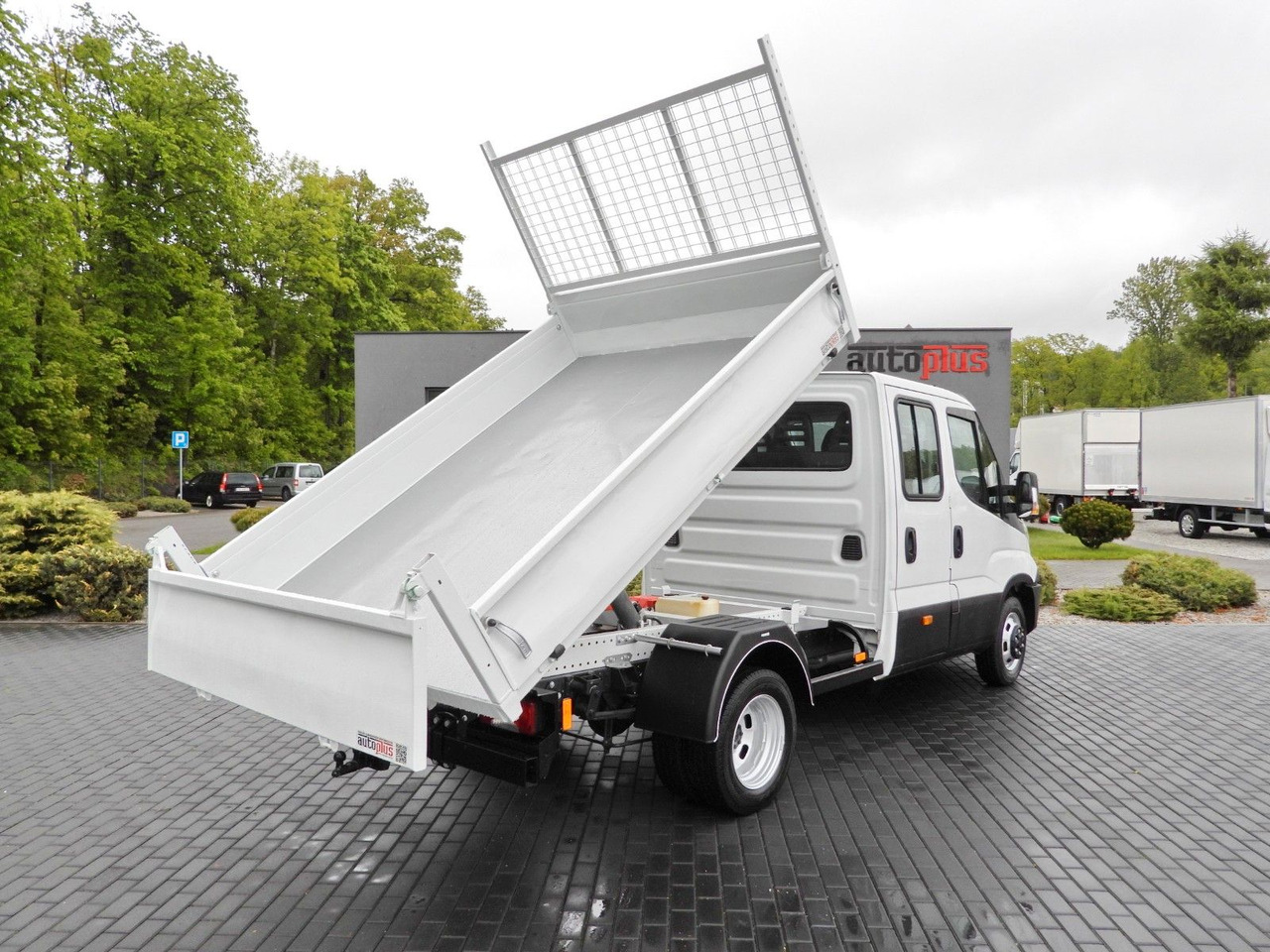 Iveco DAILY 35C13 KIPPER DOPPELKABINE DOKA 7 SITZE A/C - Furgoneta basculante, Furgoneta combi: foto 3 Iveco DAILY 35C13 KIPPER DOPPELKABINE DOKA 7 SITZE A/C - Furgoneta basculante, Furgoneta combi: foto 3
