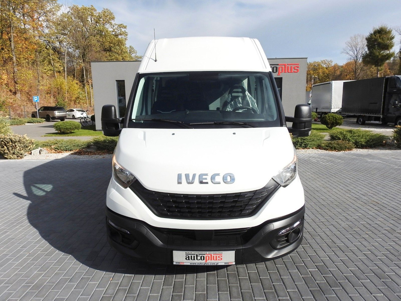 Iveco DAILY 35C14 KASTENWAGEN DOPPELKABINE 7 SITZE - Furgón, Furgoneta combi: foto 5 Iveco DAILY 35C14 KASTENWAGEN DOPPELKABINE 7 SITZE - Furgón, Furgoneta combi: foto 5