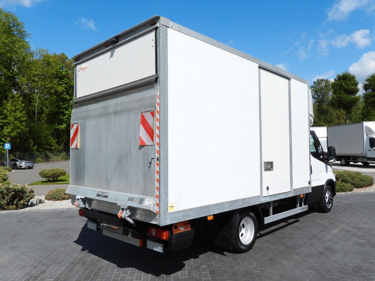 Iveco DAILY 35C16 KOFFER AUFZUG 8 PALETTEN TEMPOMAT - Furgoneta caja cerrada: foto 3 Iveco DAILY 35C16 KOFFER AUFZUG 8 PALETTEN TEMPOMAT - Furgoneta caja cerrada: foto 3