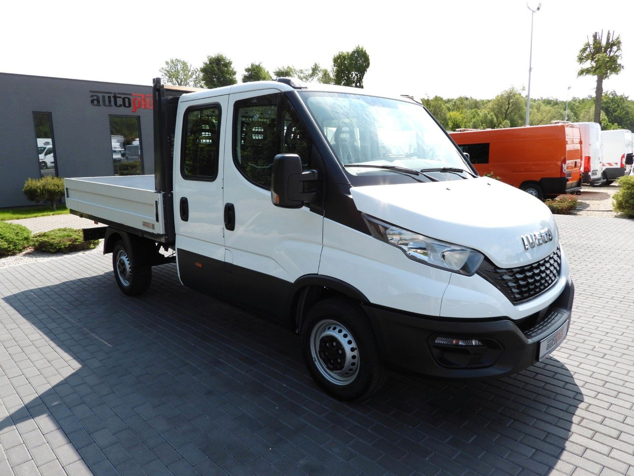 Iveco DAILY 35S12 PRITSCHE DOPPELKABINE DOKA 7 SITZE - Furgoneta caja abierta, Furgoneta combi: foto 4 Iveco DAILY 35S12 PRITSCHE DOPPELKABINE DOKA 7 SITZE - Furgoneta caja abierta, Furgoneta combi: foto 4