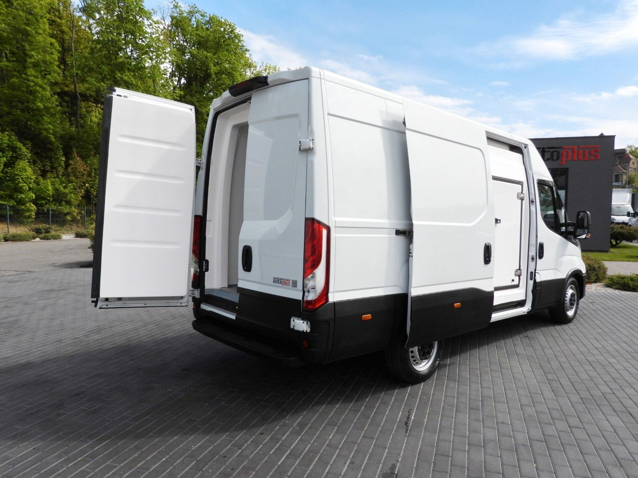 Iveco DAILY 35S14 KÜHLKASTENWAGEN-10*C TEMPOMAT - Furgoneta frigorifica: foto 3 Iveco DAILY 35S14 KÜHLKASTENWAGEN-10*C TEMPOMAT - Furgoneta frigorifica: foto 3