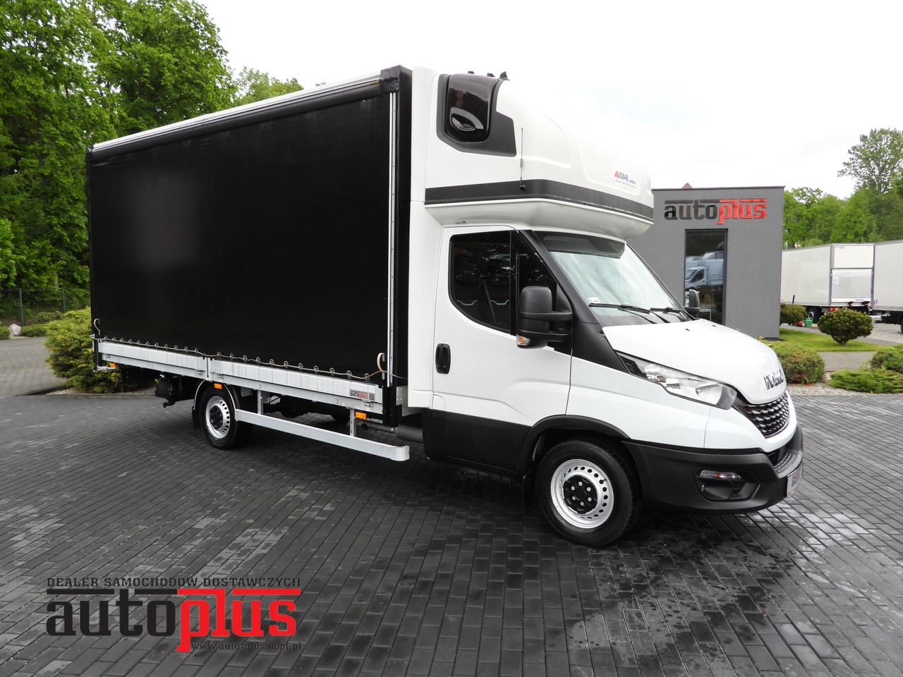 Iveco DAILY 35S18 PRITSCHE PLANE 10 PALETTEN WEBASTO - Furgoneta con lona: foto 1 Iveco DAILY 35S18 PRITSCHE PLANE 10 PALETTEN WEBASTO - Furgoneta con lona: foto 1