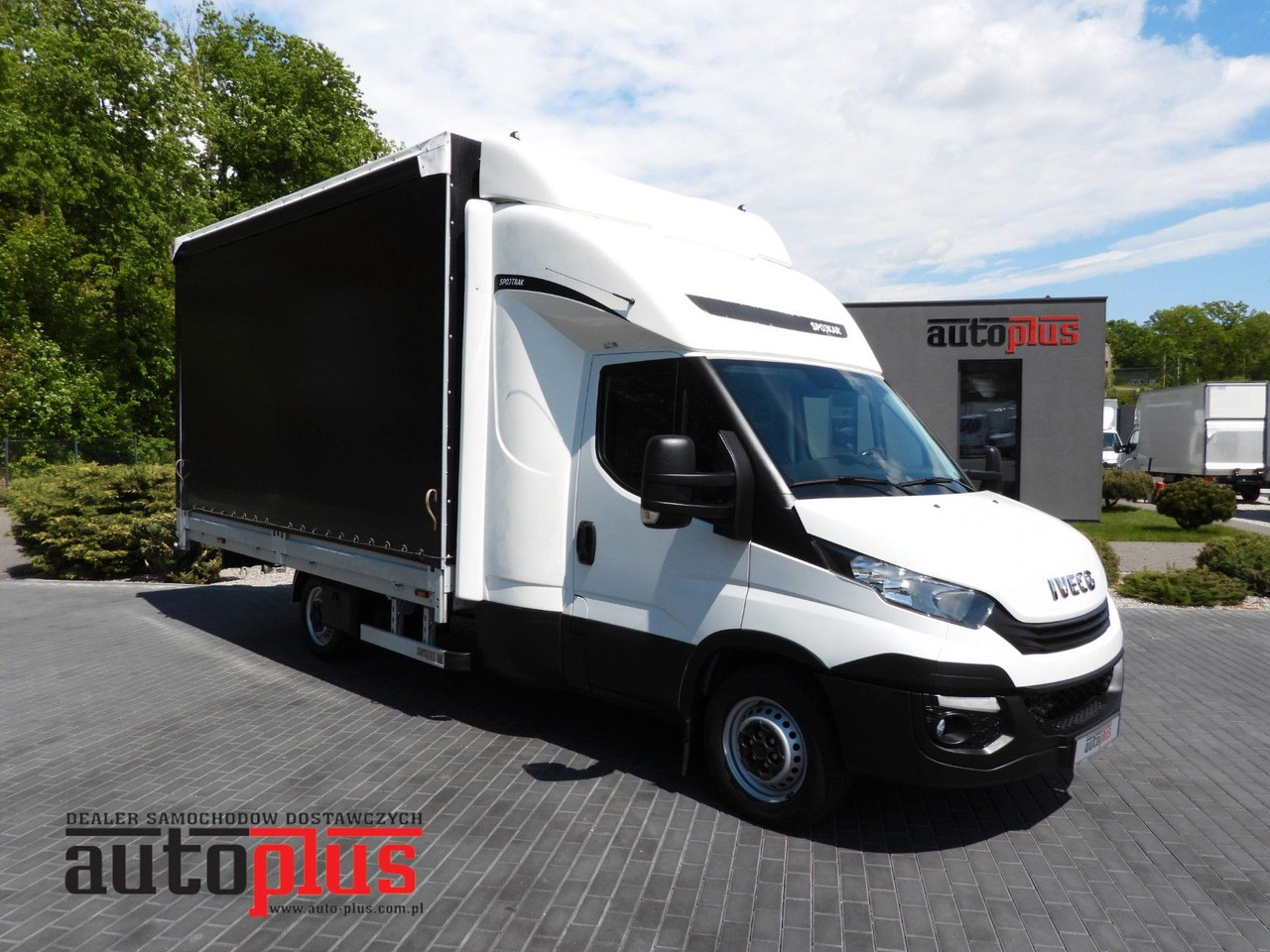Iveco DAILY 35S18 PRITSCHE PLANE 10 PALETTEN WEBASTO - Furgoneta con lona, Furgoneta combi: foto 1 Iveco DAILY 35S18 PRITSCHE PLANE 10 PALETTEN WEBASTO - Furgoneta con lona, Furgoneta combi: foto 1