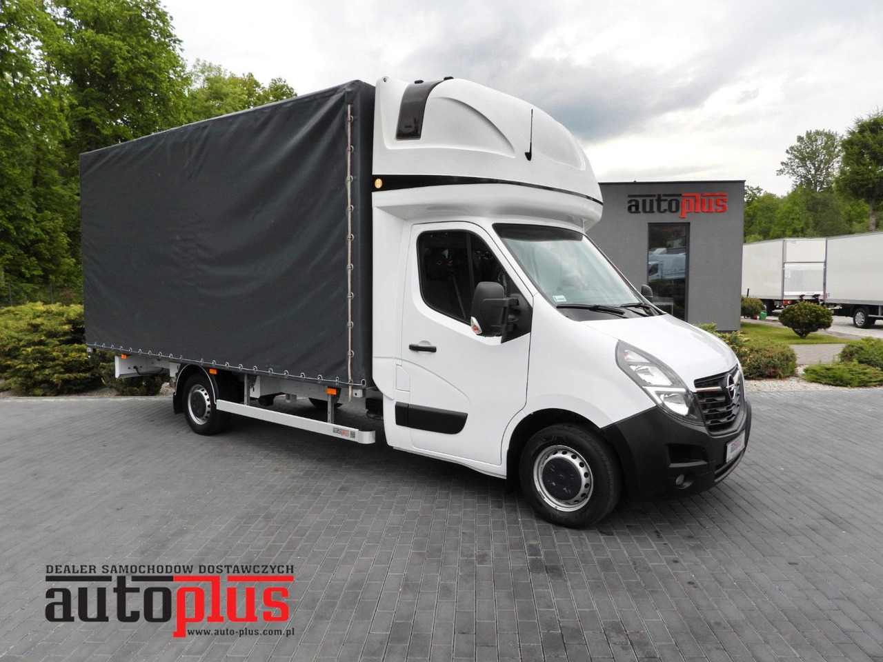 Iveco MOVANO PRITSCHE PLANE 10 PALETTEN TEMPOMAT NAVI - Furgoneta con lona: foto 1 Iveco MOVANO PRITSCHE PLANE 10 PALETTEN TEMPOMAT NAVI - Furgoneta con lona: foto 1