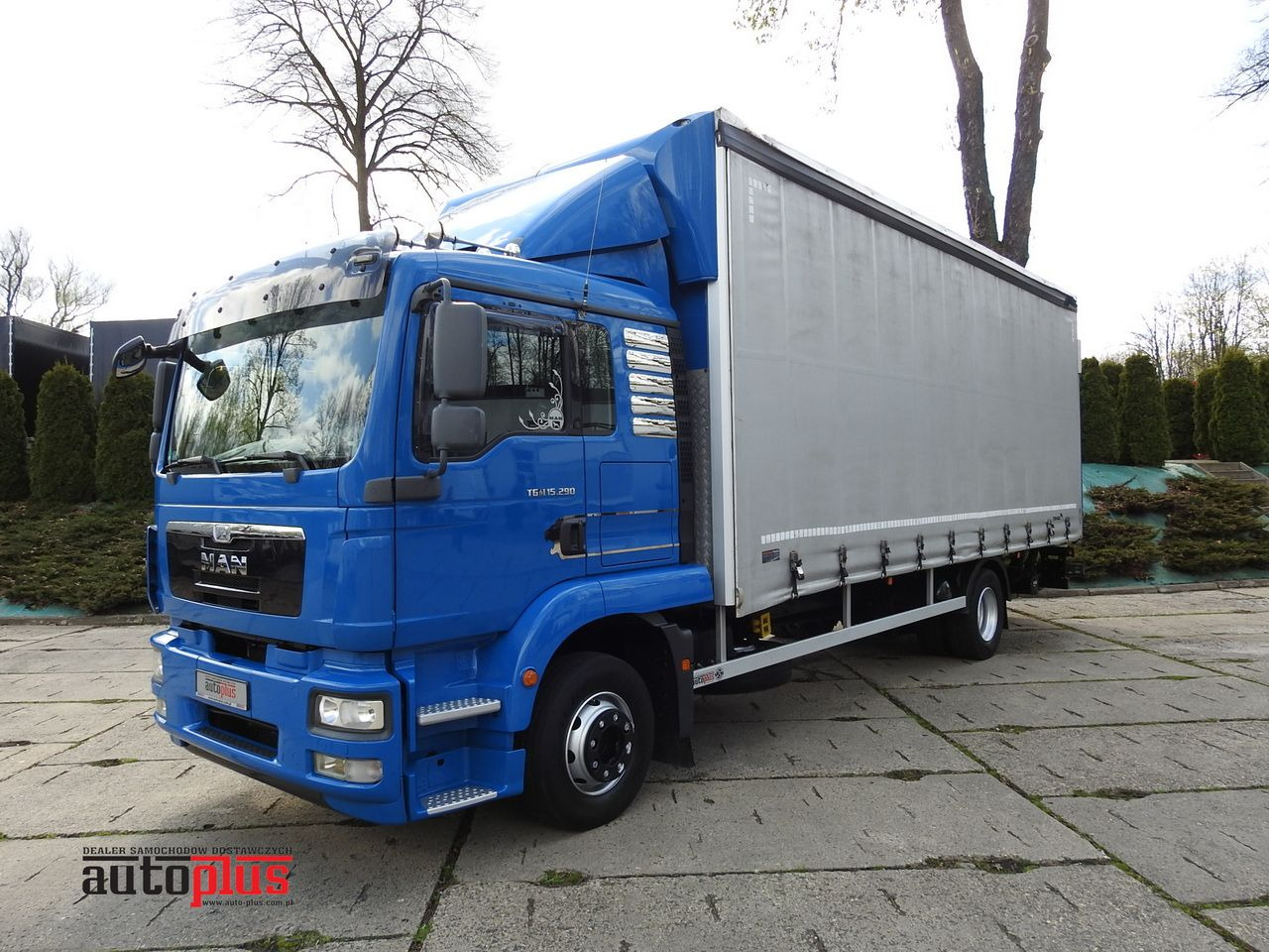MAN TGM 15.290 TARPAULIN LIFT 18 PALLETS CRUISE CONTROL TWIN WHEELS AIR CONDITIONING 290HP - Camión lona: foto 1 MAN TGM 15.290 TARPAULIN LIFT 18 PALLETS CRUISE CONTROL TWIN WHEELS AIR CONDITIONING 290HP - Camión lona: foto 1