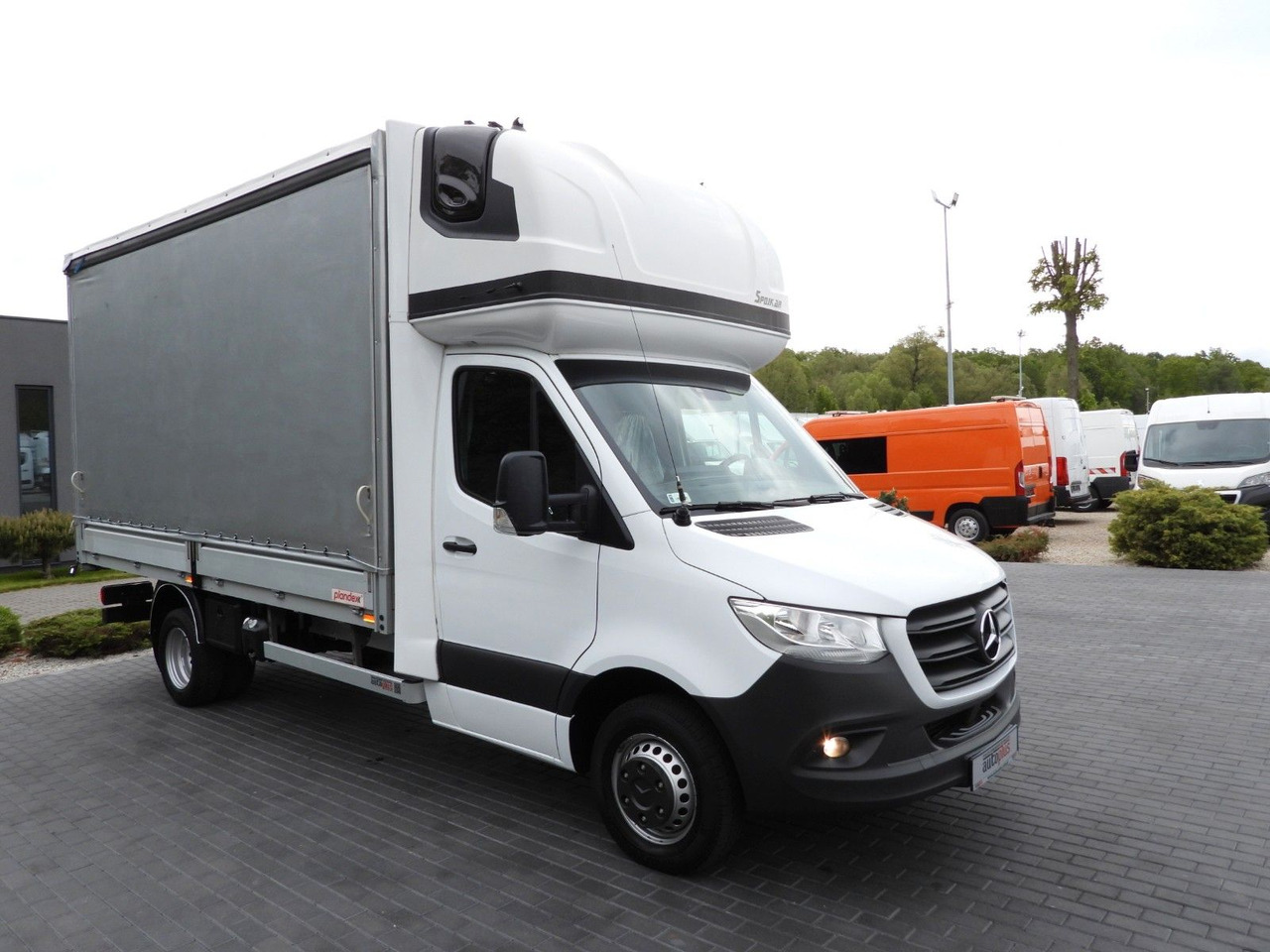 Mercedes-Benz SPRINTER 519 PRITSCHE PLANE 8 PALETTEN WEBASTO - Furgoneta con lona: foto 4 Mercedes-Benz SPRINTER 519 PRITSCHE PLANE 8 PALETTEN WEBASTO - Furgoneta con lona: foto 4