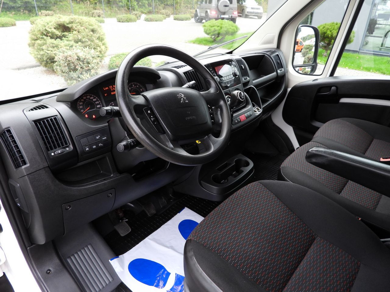 PEUGEOT BOXER STAKE BODY DOUBLE CABIN DOKA 7 SEATS CRUISE CONTROL AIR CONDITIONING 140HP - Furgoneta caja abierta: foto 3 PEUGEOT BOXER STAKE BODY DOUBLE CABIN DOKA 7 SEATS CRUISE CONTROL AIR CONDITIONING 140HP - Furgoneta caja abierta: foto 3