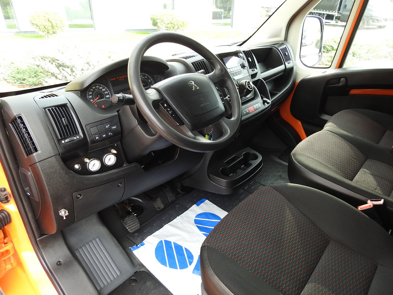PEUGEOT BOXER STAKE BODY TARPAULIN DOUBLE CABIN DOKA 7 SEATS AIR CONDITIONING PNEUMATICS 140HP - Furgoneta caja abierta: foto 2 PEUGEOT BOXER STAKE BODY TARPAULIN DOUBLE CABIN DOKA 7 SEATS AIR CONDITIONING PNEUMATICS 140HP - Furgoneta caja abierta: foto 2