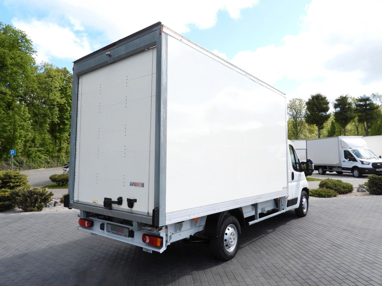Peugeot BOXER KOFFER 8 PALETTEN TEMPOMAT KLIMAANLAGE Peugeot BOXER KOFFER 8 PALETTEN TEMPOMAT KLIMAANLAGE - Furgoneta caja cerrada: foto 3 Peugeot BOXER KOFFER 8 PALETTEN TEMPOMAT KLIMAANLAGE Peugeot BOXER KOFFER 8 PALETTEN TEMPOMAT KLIMAANLAGE - Furgoneta caja cerrada: foto 3
