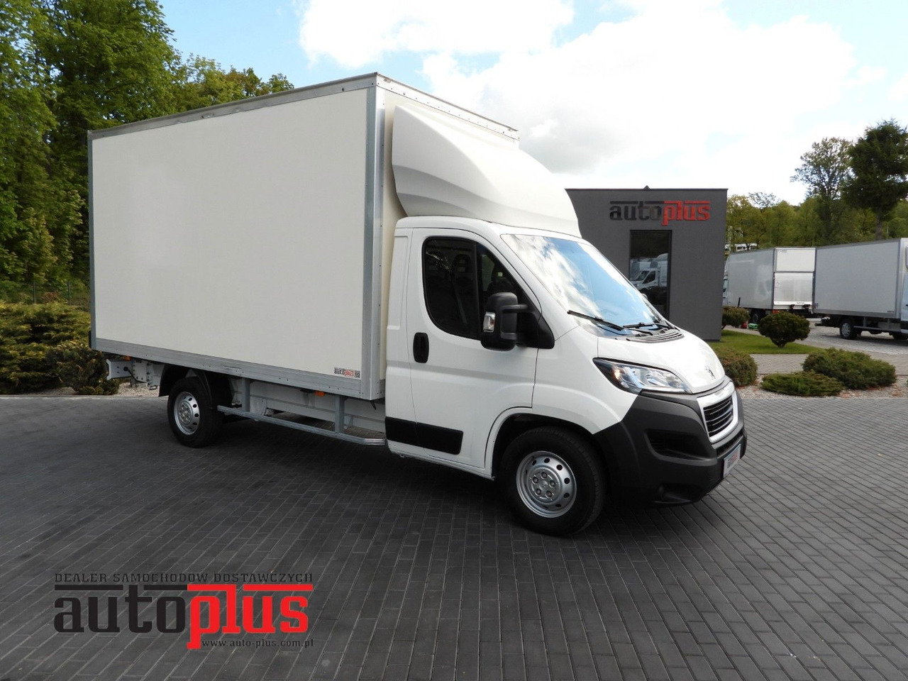 Peugeot BOXER KOFFER 8 PALETTEN TEMPOMAT KLIMAANLAGE Peugeot BOXER KOFFER 8 PALETTEN TEMPOMAT KLIMAANLAGE - Furgoneta caja cerrada: foto 1 Peugeot BOXER KOFFER 8 PALETTEN TEMPOMAT KLIMAANLAGE Peugeot BOXER KOFFER 8 PALETTEN TEMPOMAT KLIMAANLAGE - Furgoneta caja cerrada: foto 1