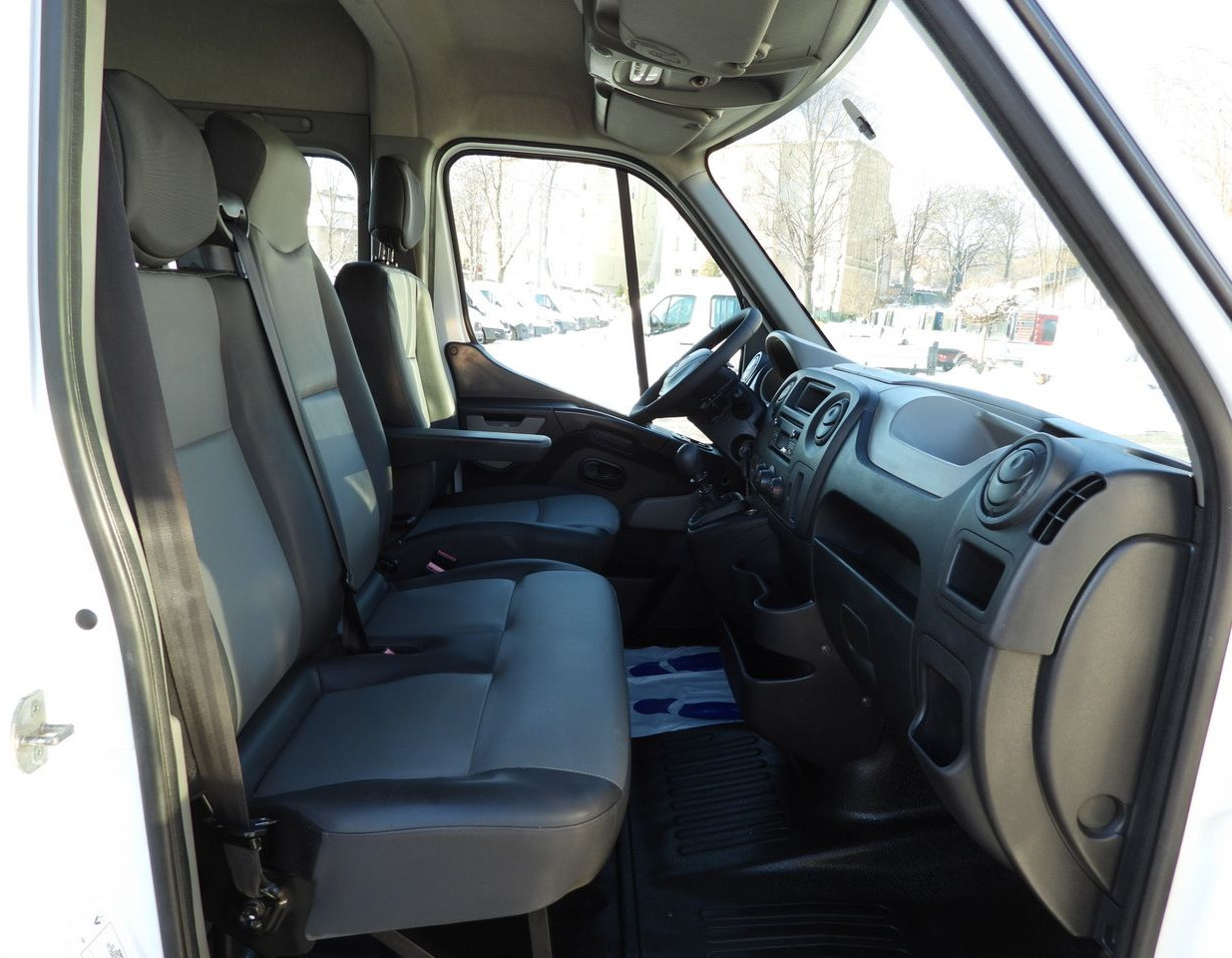 Furgoneta pequeña RENAULT MASTER BOX DELIVERY VAN 7 SEATS CRUISE CONTROL AIR CONDITIONING  110HP: foto 29