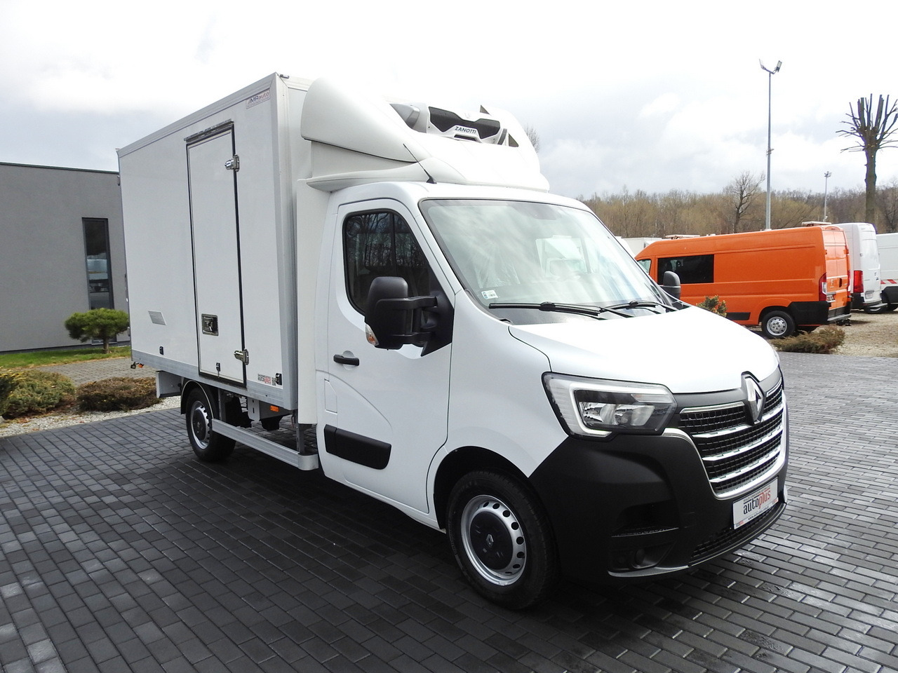 RENAULT MASTER  REGRIGERATOR BOX 0*C LED LIGHTS AIR CONDITIONING  145HP - Furgoneta frigorifica: foto 4 RENAULT MASTER  REGRIGERATOR BOX 0*C LED LIGHTS AIR CONDITIONING  145HP - Furgoneta frigorifica: foto 4
