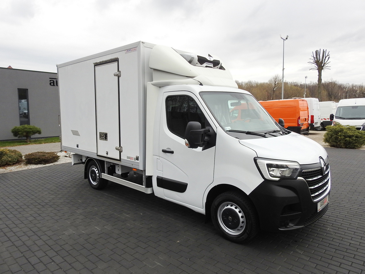 RENAULT MASTER  REGRIGERATOR BOX 0*C LED LIGHTS AIR CONDITIONING  145HP - Furgoneta frigorifica: foto 4 RENAULT MASTER  REGRIGERATOR BOX 0*C LED LIGHTS AIR CONDITIONING  145HP - Furgoneta frigorifica: foto 4