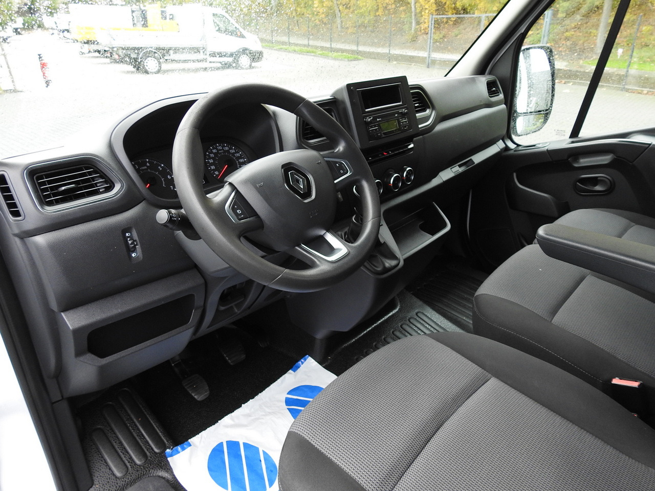 RENAULT MASTER STAKE BODY CRUISE CONTROL AIR CONDITIONING LED LIGHTS TWIN WHEELS 130HP - Furgoneta caja abierta: foto 2 RENAULT MASTER STAKE BODY CRUISE CONTROL AIR CONDITIONING LED LIGHTS TWIN WHEELS 130HP - Furgoneta caja abierta: foto 2