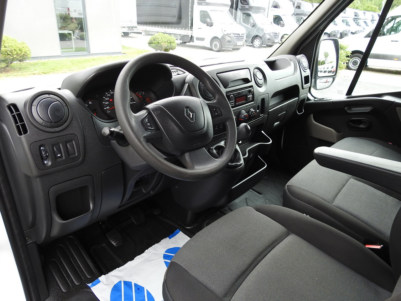 RENAULT MASTER TARPAULIN 10 PALLETS WEBASTO CRUISE CONTROL AIR CONDITIONING 170HP - Furgoneta con lona: foto 2 RENAULT MASTER TARPAULIN 10 PALLETS WEBASTO CRUISE CONTROL AIR CONDITIONING 170HP - Furgoneta con lona: foto 2