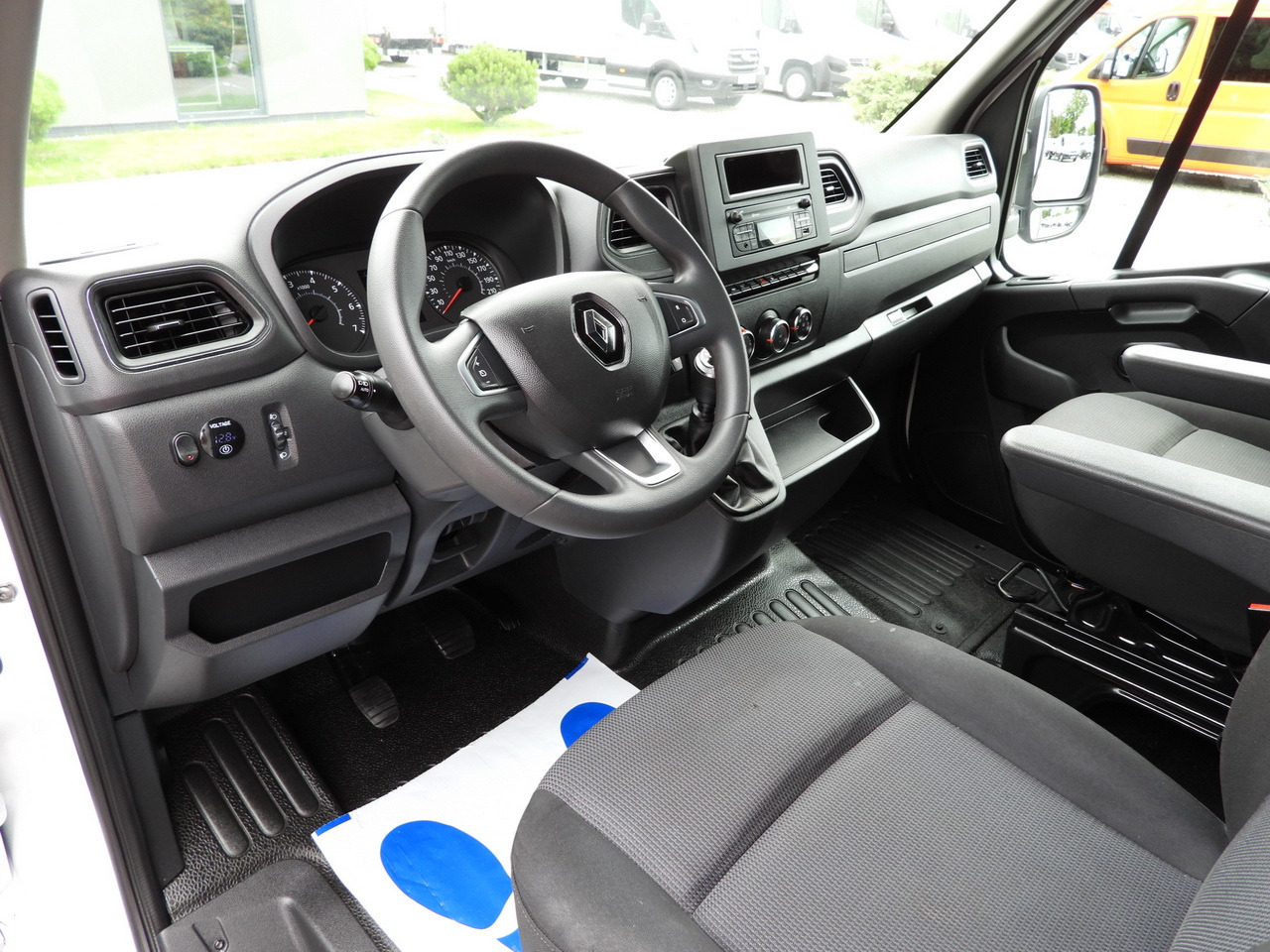 RENAULT MASTER TARPAULIN 10 PALLETS WEBASTO CRUISE CONTROL LED LIGHTS PNEUMATICS AIR CONDITIONING 165HP - Furgoneta con lona: foto 2 RENAULT MASTER TARPAULIN 10 PALLETS WEBASTO CRUISE CONTROL LED LIGHTS PNEUMATICS AIR CONDITIONING 165HP - Furgoneta con lona: foto 2