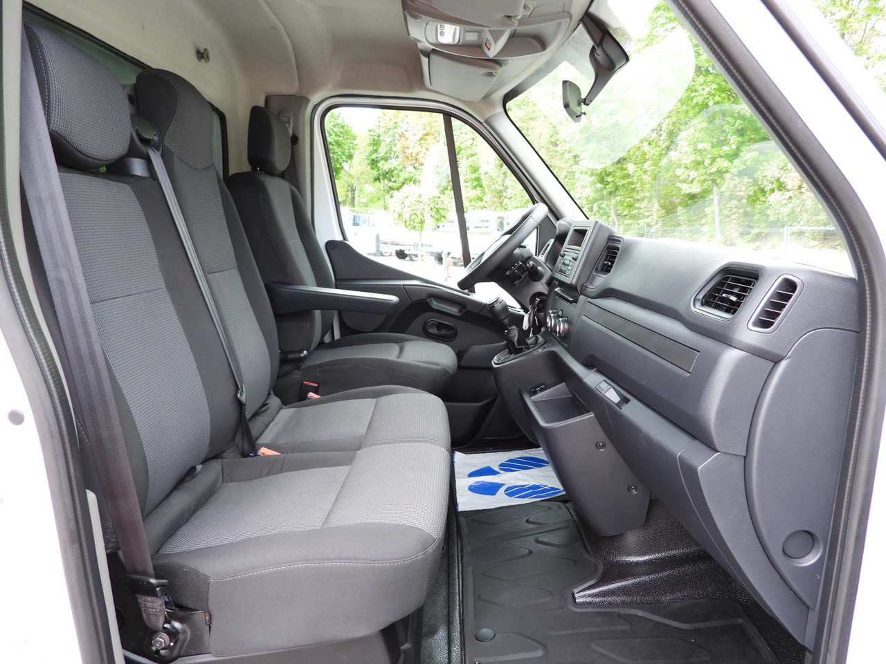 Furgoneta con lona RENAULT MASTER TARPAULIN 10 PALLETS WEBASTO CRUISE CONTROL LED LIGHTS PNEUMATICS AIR CONDITIONING 165HP: foto 42 Furgoneta con lona RENAULT MASTER TARPAULIN 10 PALLETS WEBASTO CRUISE CONTROL LED LIGHTS PNEUMATICS AIR CONDITIONING 165HP: foto 42