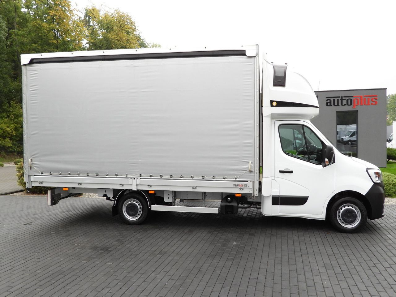 Furgoneta con lona RENAULT MASTER TARPAULIN 12 PALLETS WEBASTO CRUISE CONTROL NAVIGATION LED LIGHTS PNEUMATICS AIR CONDITIONING 165HP: foto 7 Furgoneta con lona RENAULT MASTER TARPAULIN 12 PALLETS WEBASTO CRUISE CONTROL NAVIGATION LED LIGHTS PNEUMATICS AIR CONDITIONING 165HP: foto 7
