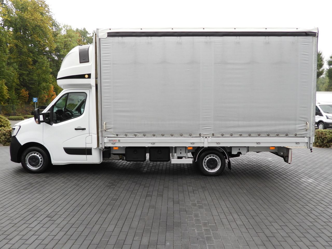 Furgoneta con lona RENAULT MASTER TARPAULIN 12 PALLETS WEBASTO CRUISE CONTROL NAVIGATION LED LIGHTS PNEUMATICS AIR CONDITIONING 165HP: foto 9 Furgoneta con lona RENAULT MASTER TARPAULIN 12 PALLETS WEBASTO CRUISE CONTROL NAVIGATION LED LIGHTS PNEUMATICS AIR CONDITIONING 165HP: foto 9