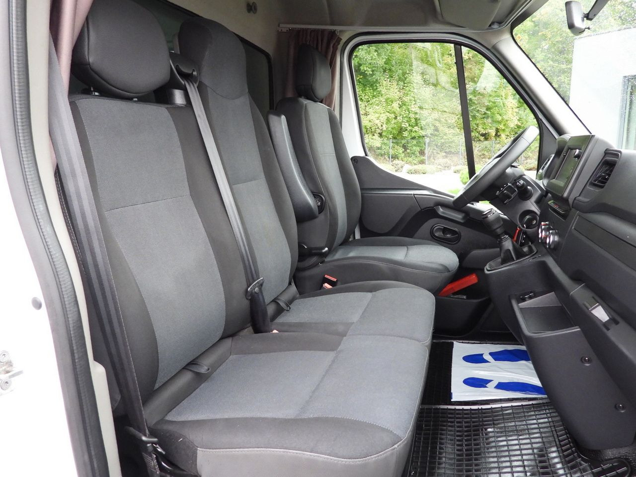 Furgoneta con lona RENAULT MASTER TARPAULIN 12 PALLETS WEBASTO CRUISE CONTROL NAVIGATION LED LIGHTS PNEUMATICS AIR CONDITIONING 165HP: foto 39 Furgoneta con lona RENAULT MASTER TARPAULIN 12 PALLETS WEBASTO CRUISE CONTROL NAVIGATION LED LIGHTS PNEUMATICS AIR CONDITIONING 165HP: foto 39