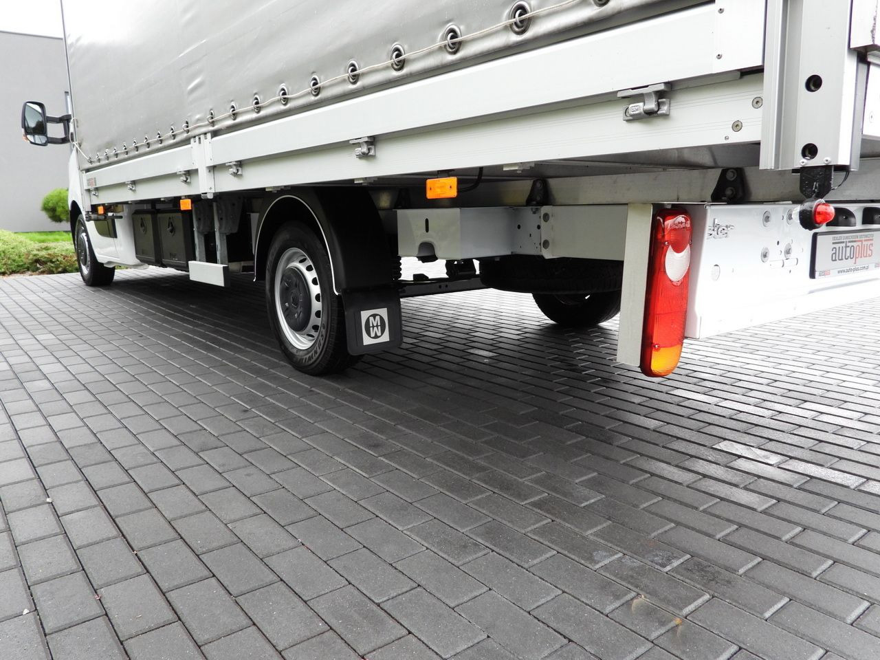 Furgoneta con lona RENAULT MASTER TARPAULIN 12 PALLETS WEBASTO CRUISE CONTROL NAVIGATION LED LIGHTS PNEUMATICS AIR CONDITIONING 165HP: foto 16 Furgoneta con lona RENAULT MASTER TARPAULIN 12 PALLETS WEBASTO CRUISE CONTROL NAVIGATION LED LIGHTS PNEUMATICS AIR CONDITIONING 165HP: foto 16