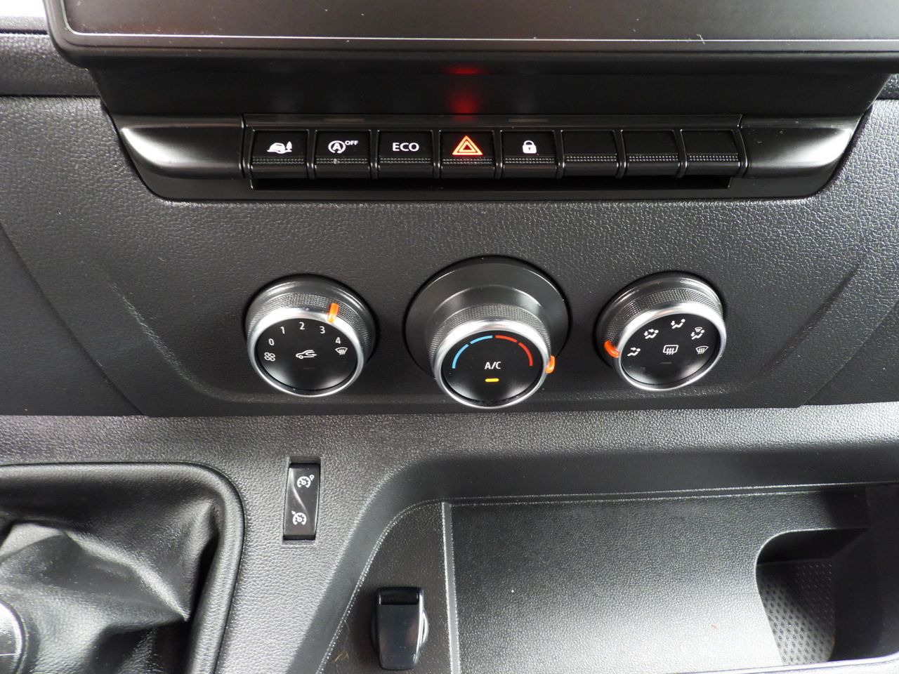 Furgoneta con lona RENAULT MASTER TARPAULIN 12 PALLETS WEBASTO CRUISE CONTROL NAVIGATION LED LIGHTS PNEUMATICS AIR CONDITIONING 165HP: foto 34 Furgoneta con lona RENAULT MASTER TARPAULIN 12 PALLETS WEBASTO CRUISE CONTROL NAVIGATION LED LIGHTS PNEUMATICS AIR CONDITIONING 165HP: foto 34