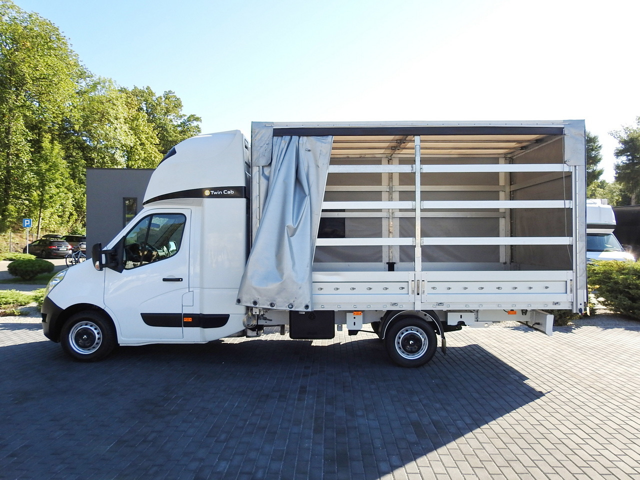 Furgoneta con lona RENAULT MASTER TARPAULIN 8 PALLETS WEBASTO CRUISE CONTROL AIR CONDITIONING PNEUMATICS  170HP: foto 8