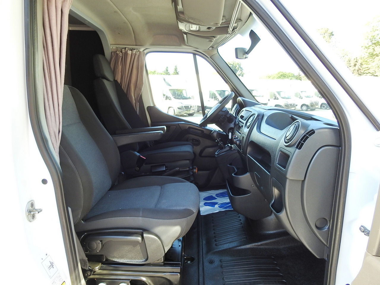 Furgoneta con lona RENAULT MASTER TARPAULIN 8 PALLETS WEBASTO CRUISE CONTROL AIR CONDITIONING PNEUMATICS  170HP: foto 39