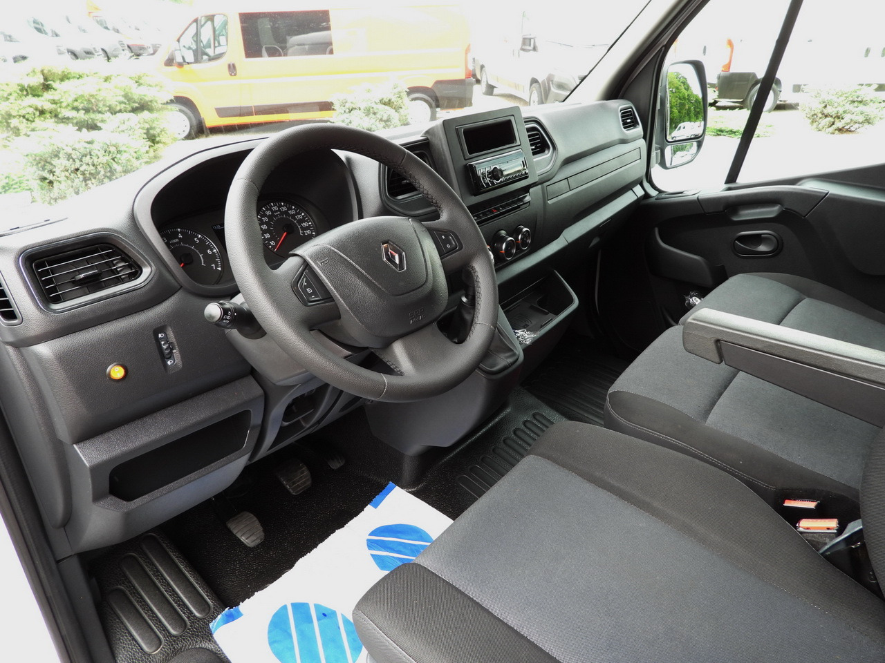 RENAULT MASTER TARPAULIN LIFT 10 PALLETS WEBASTO CRUISE CONTROL LED LIGHTS PNEUMATICS AIR CONDITIONING 165HP - Furgoneta con lona: foto 2 RENAULT MASTER TARPAULIN LIFT 10 PALLETS WEBASTO CRUISE CONTROL LED LIGHTS PNEUMATICS AIR CONDITIONING 165HP - Furgoneta con lona: foto 2