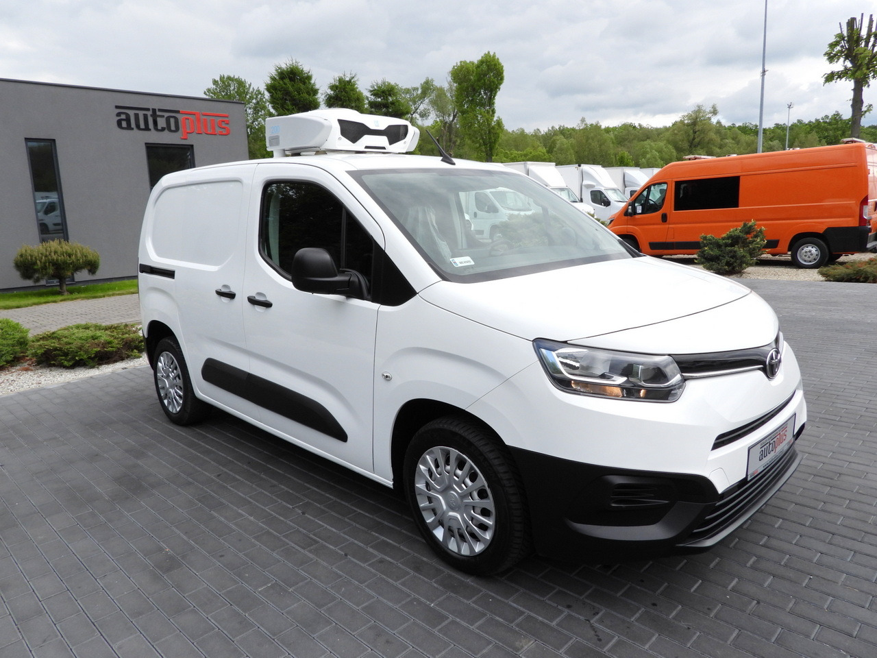 TOYOTA PROACE CITY REFRIGERATOR VAN -15*C POWER SUPPLY 230V CRUISE CONTROL AIR CONDITIONING 100HP - Furgoneta frigorifica: foto 4 TOYOTA PROACE CITY REFRIGERATOR VAN -15*C POWER SUPPLY 230V CRUISE CONTROL AIR CONDITIONING 100HP - Furgoneta frigorifica: foto 4