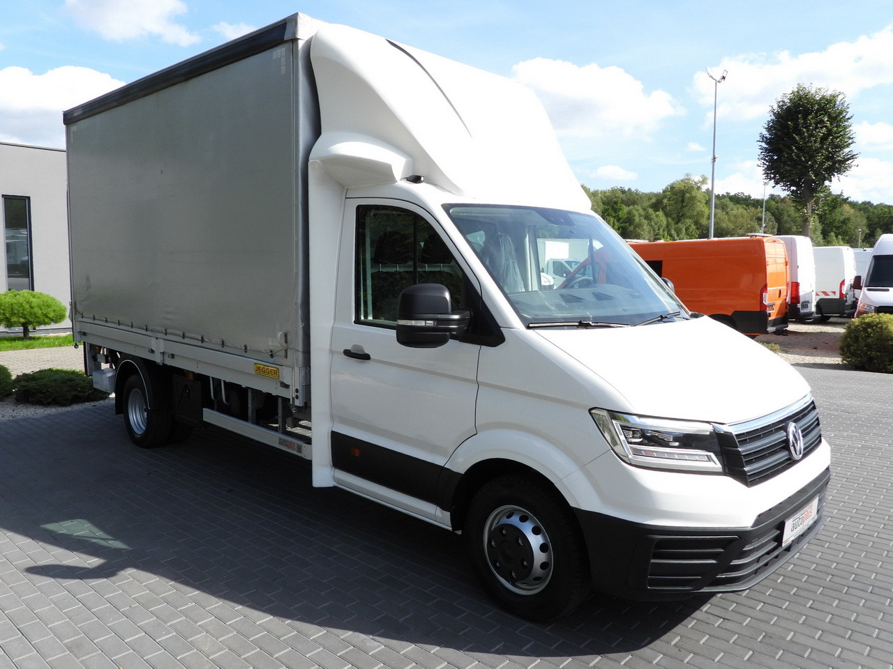 VOLKSWAGEN CRAFTER TARPAULIN LIFT 8 PALLETS CRUISE CONTROL LED LIGHTS TWIN WHEELS AIR CONDITIONING  180HP - Furgoneta con lona: foto 4 VOLKSWAGEN CRAFTER TARPAULIN LIFT 8 PALLETS CRUISE CONTROL LED LIGHTS TWIN WHEELS AIR CONDITIONING  180HP - Furgoneta con lona: foto 4