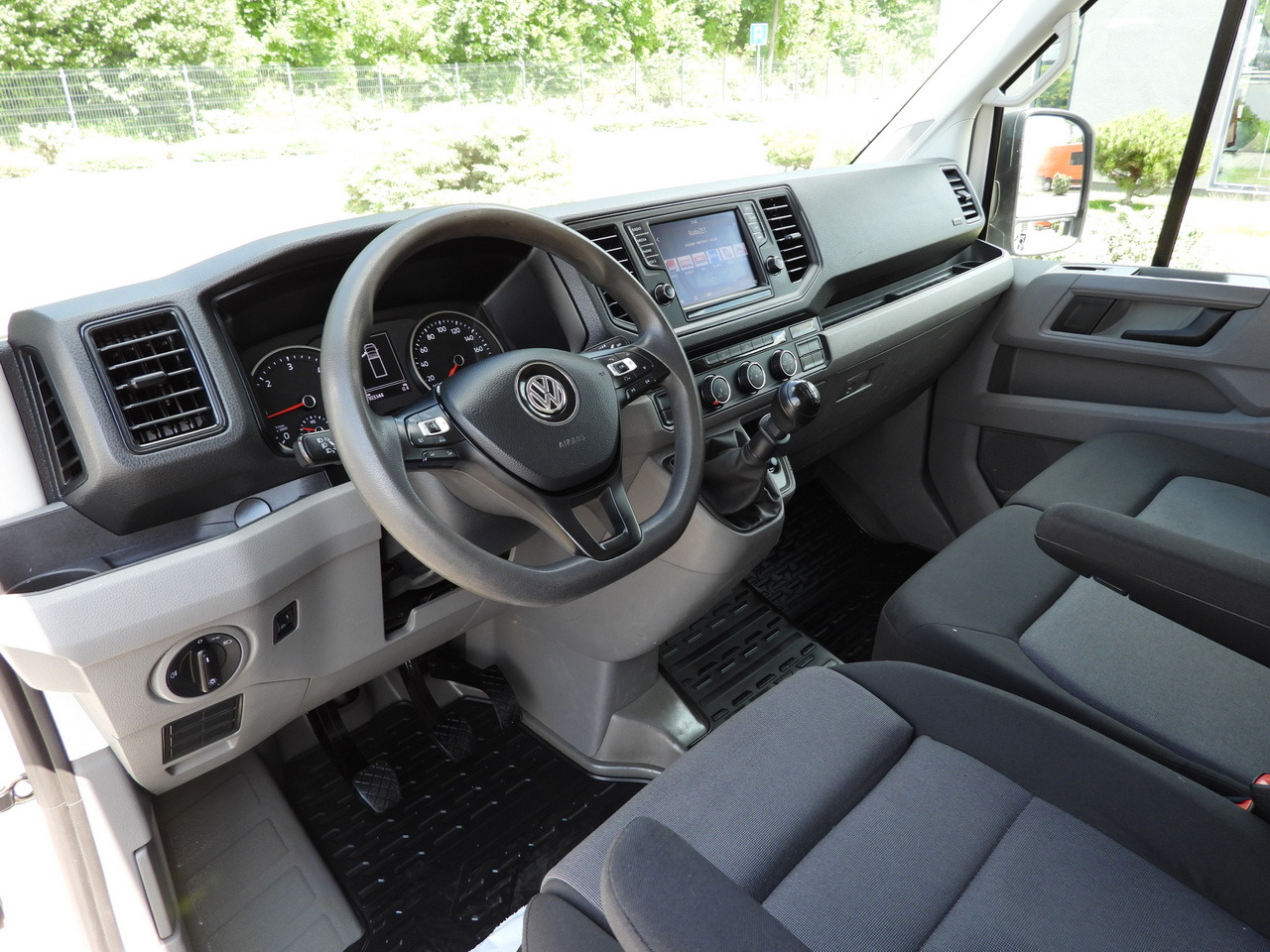 VOLKSWAGEN CRAFTER TIPPER CRUISE CONTROL TWIN WHEELS AIR CONDITIONING 180HP - Furgoneta basculante: foto 2 VOLKSWAGEN CRAFTER TIPPER CRUISE CONTROL TWIN WHEELS AIR CONDITIONING 180HP - Furgoneta basculante: foto 2