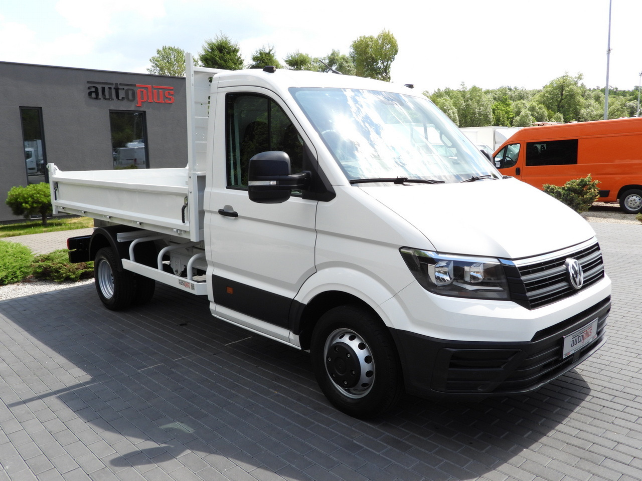 VOLKSWAGEN CRAFTER TIPPER CRUISE CONTROL TWIN WHEELS AIR CONDITIONING 180HP - Furgoneta basculante: foto 4 VOLKSWAGEN CRAFTER TIPPER CRUISE CONTROL TWIN WHEELS AIR CONDITIONING 180HP - Furgoneta basculante: foto 4