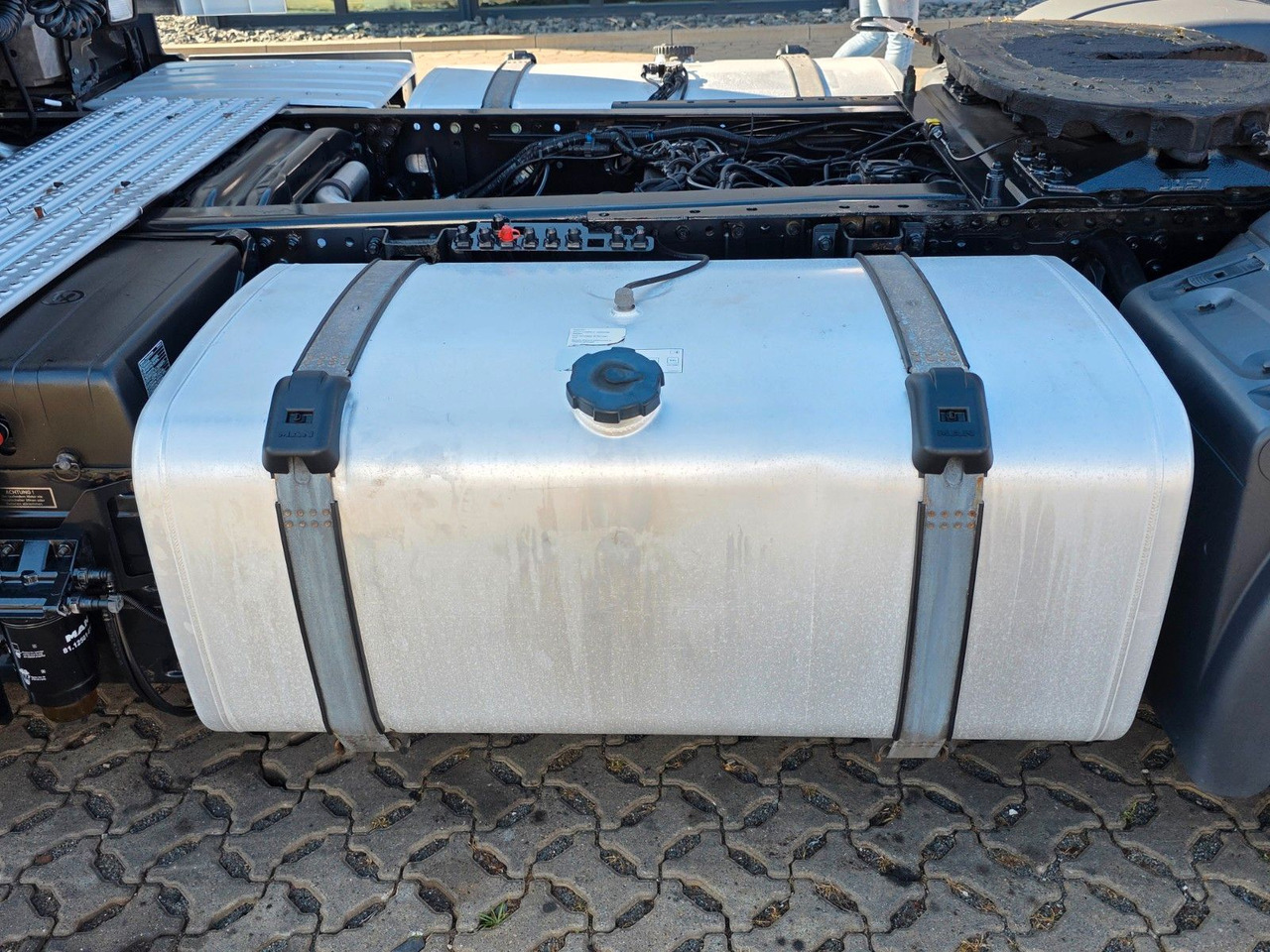 Cabeza tractora MAN TGX 18.460 4X2 LLS-U: foto 14