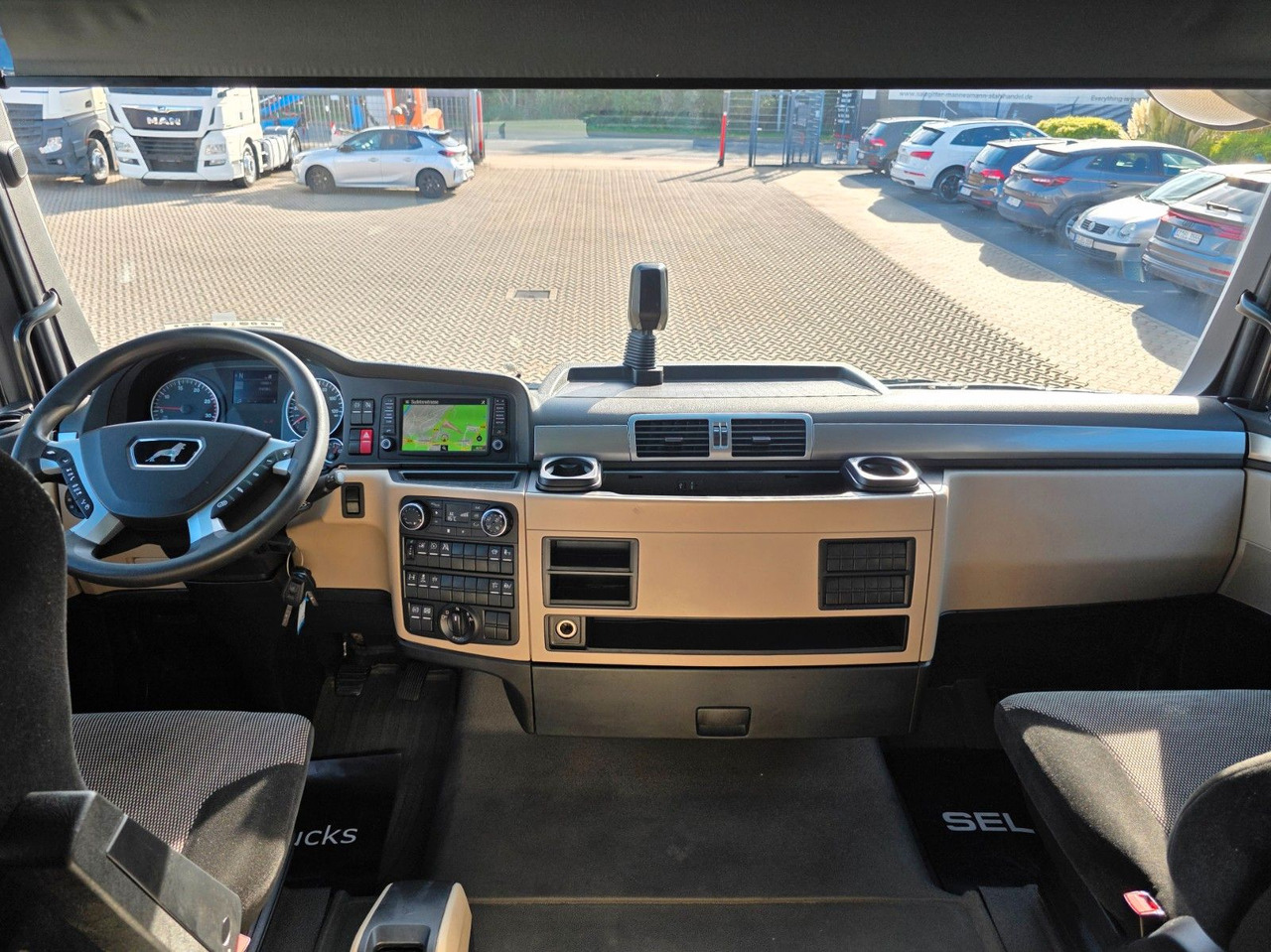 Cabeza tractora MAN TGX 18.460 4X2 LLS-U: foto 36