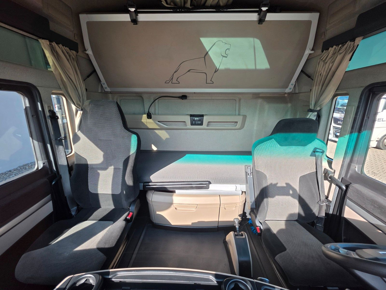 Cabeza tractora MAN TGX 18.460 4X2 LLS-U: foto 30